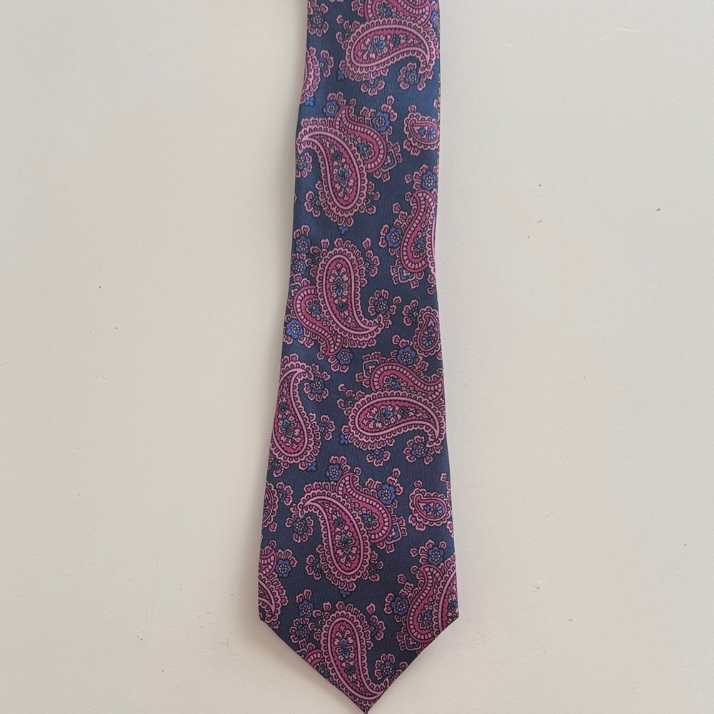 Saks Fifth Avenue Navy and Magenta Paisley Tie